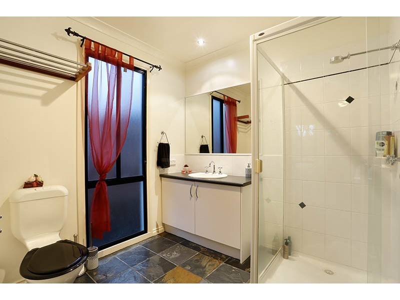 23 Hutchinson Drive, Lynbrook VIC 3975