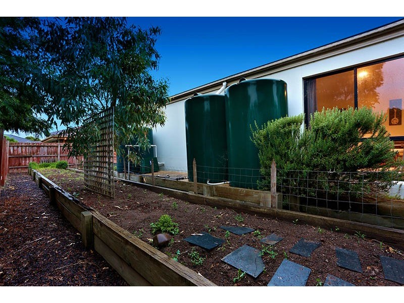 23 Hutchinson Drive, Lynbrook VIC 3975