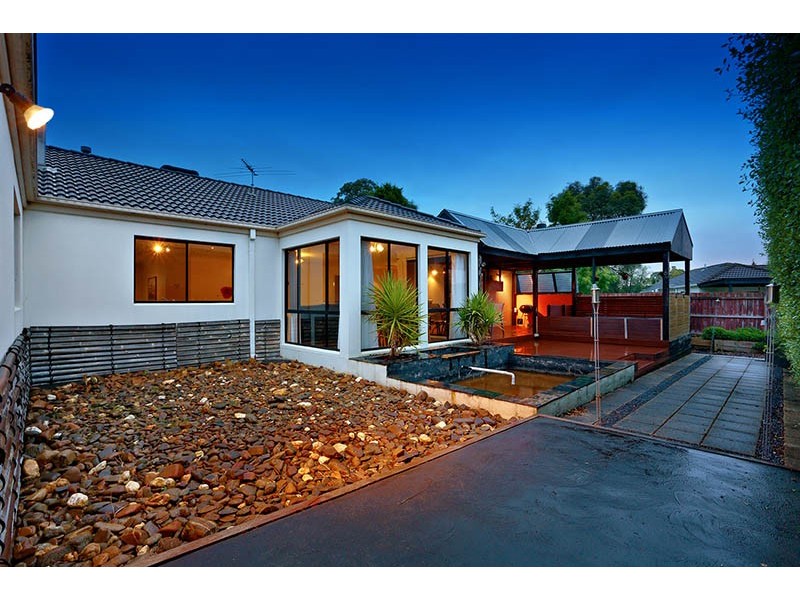 23 Hutchinson Drive, Lynbrook VIC 3975