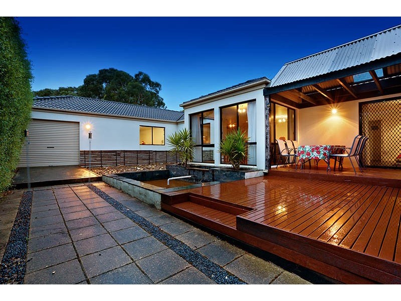 23 Hutchinson Drive, Lynbrook VIC 3975