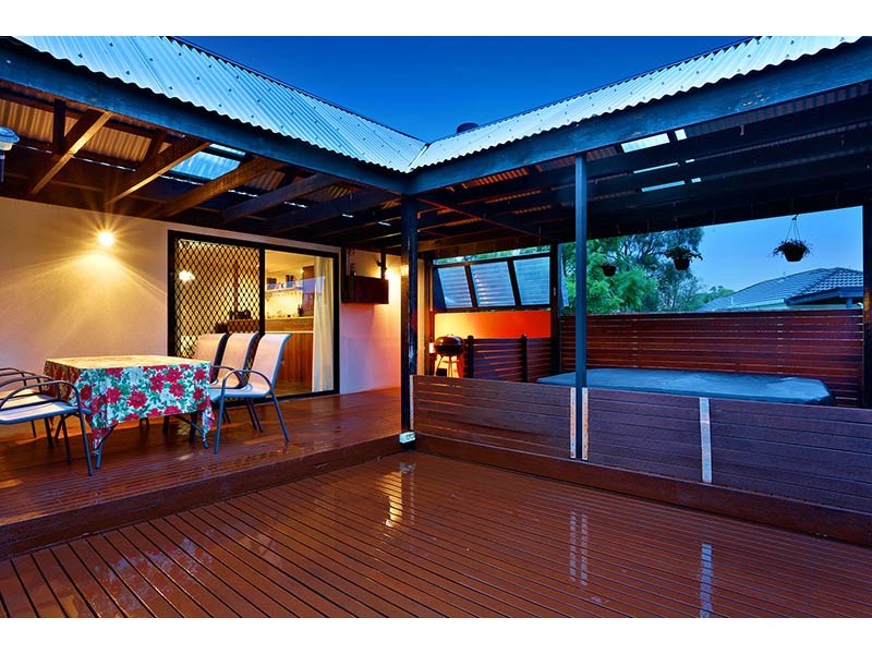 23 Hutchinson Drive, Lynbrook VIC 3975