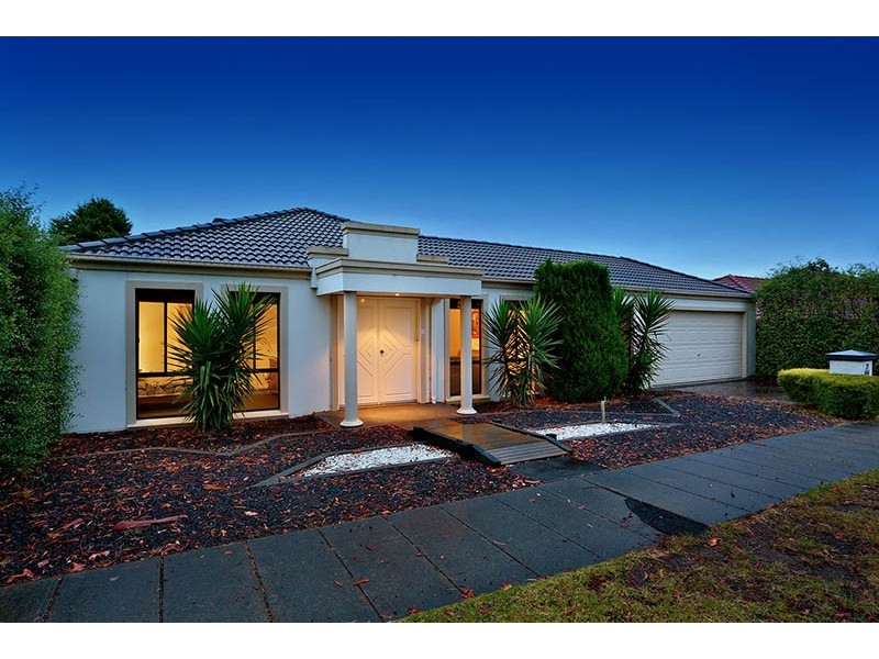 23 Hutchinson Drive, Lynbrook VIC 3975