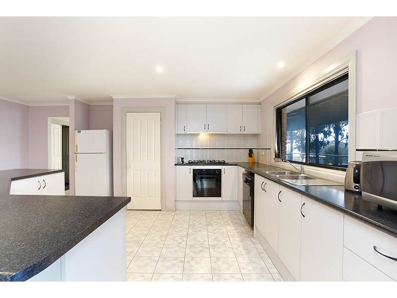 110 Reema Boulevard, Endeavour Hills VIC 3802