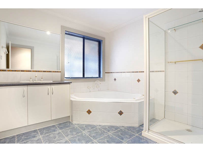 110 Reema Boulevard, Endeavour Hills VIC 3802