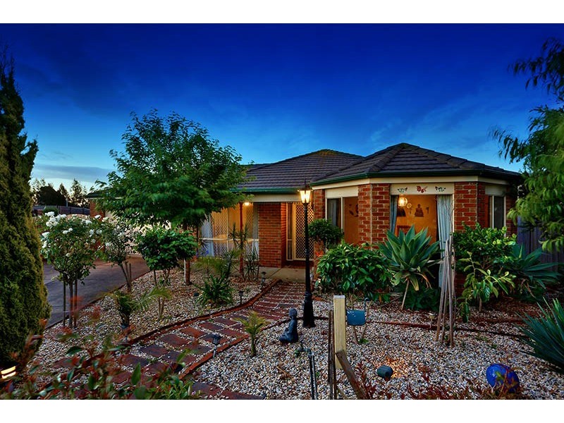 13 Lady Penrhyn Court, Cranbourne West VIC 3977
