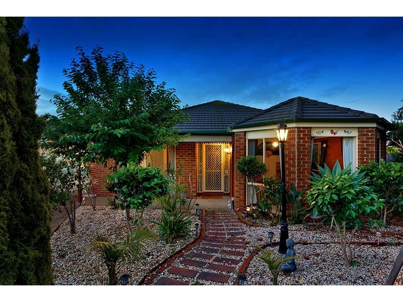 13 Lady Penrhyn Court, Cranbourne West VIC 3977