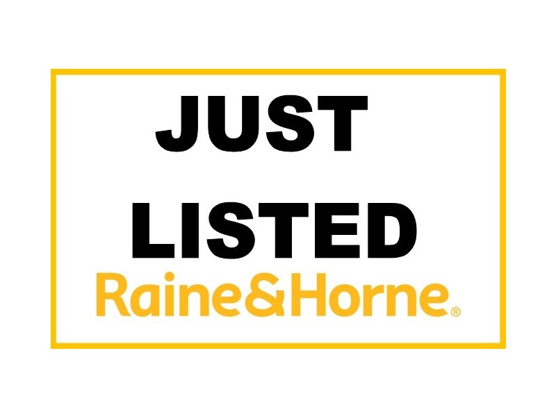 11 Club House Crescent, Cranbourne East VIC 3977