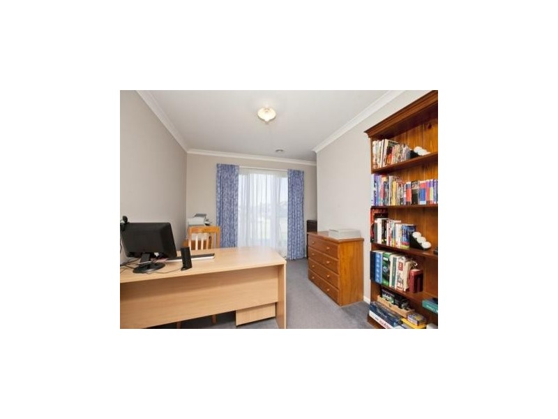 6 Dorset Court, Cranbourne North VIC 3977