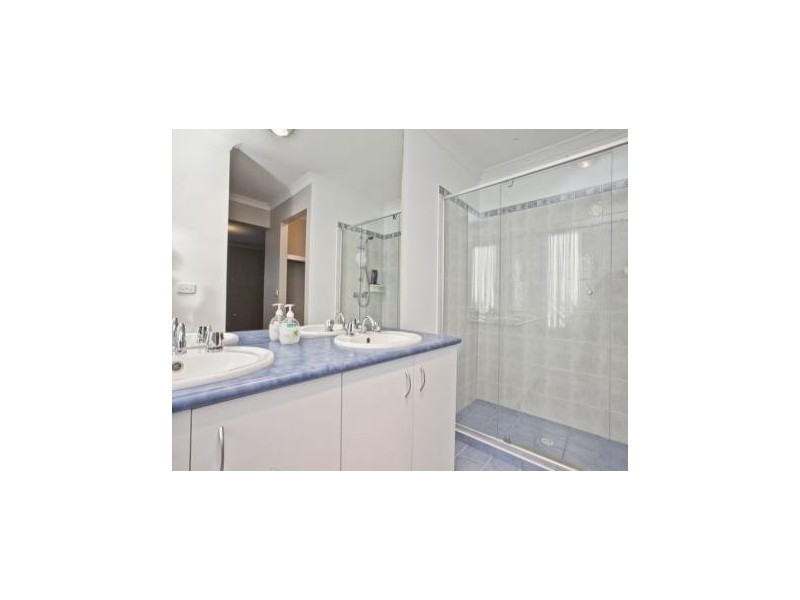 6 Dorset Court, Cranbourne North VIC 3977