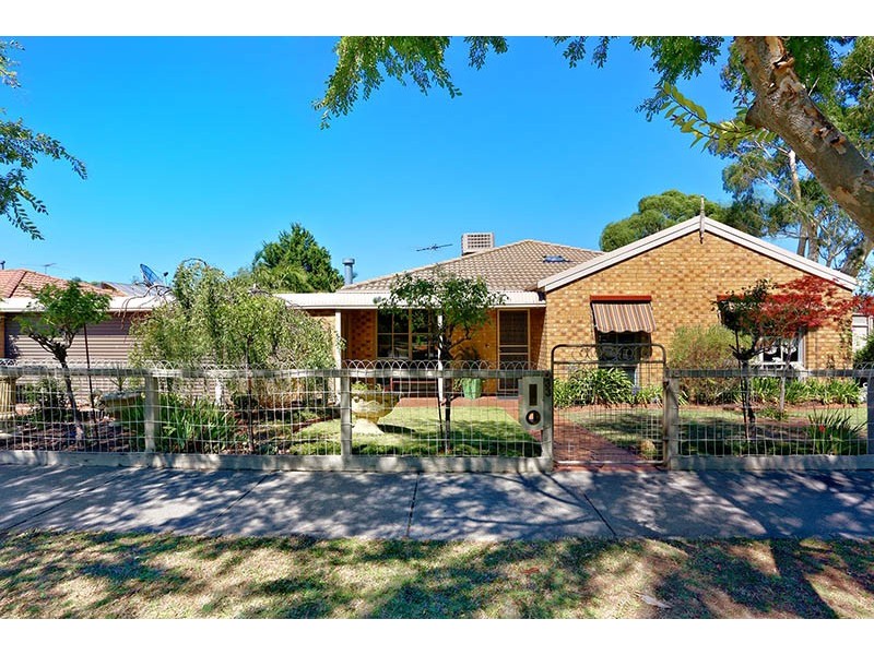 33 Lakeview Drive, Narre Warren South VIC 3805