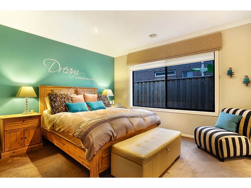 10 Ascent Drive, Cranbourne North VIC 3977