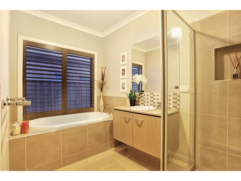 10 Ascent Drive, Cranbourne North VIC 3977