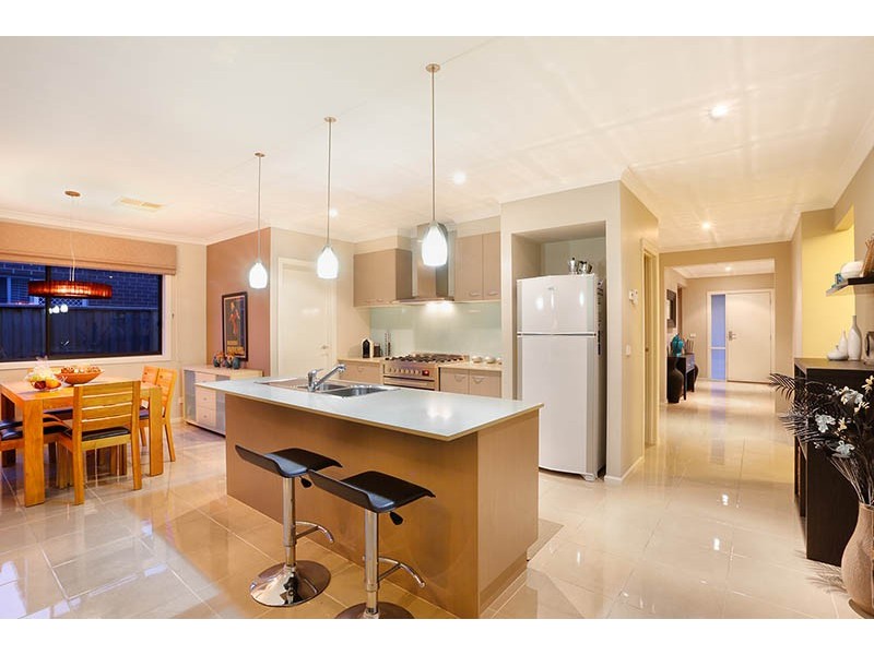 10 Ascent Drive, Cranbourne North VIC 3977