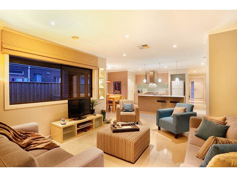 10 Ascent Drive, Cranbourne North VIC 3977