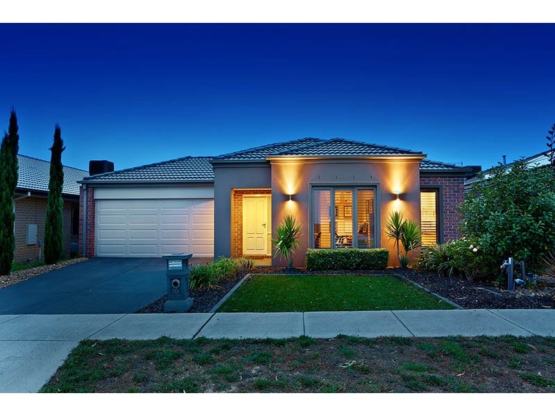 10 Ascent Drive, Cranbourne North VIC 3977