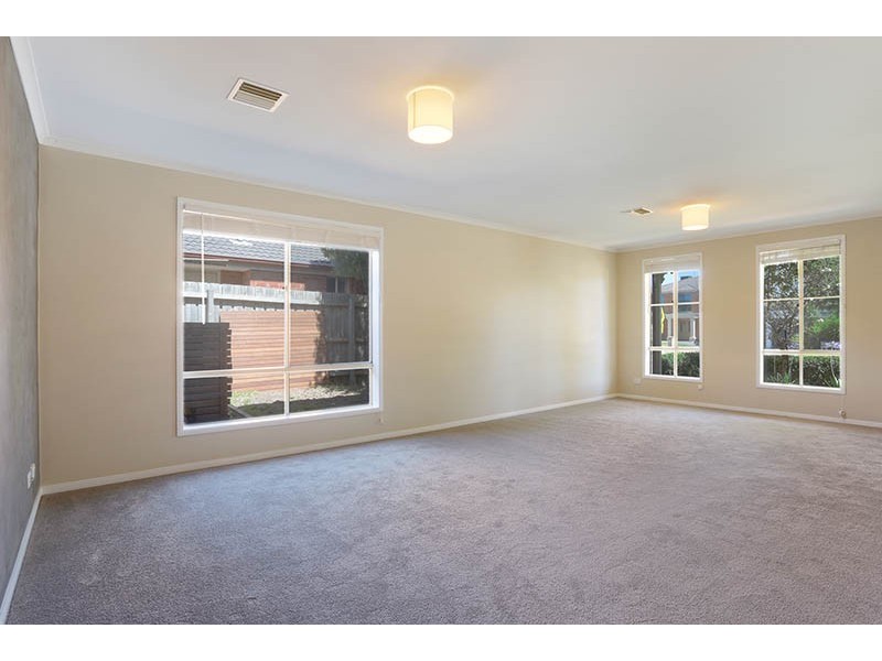 75 Robinswood Parade, Narre Warren South VIC 3805