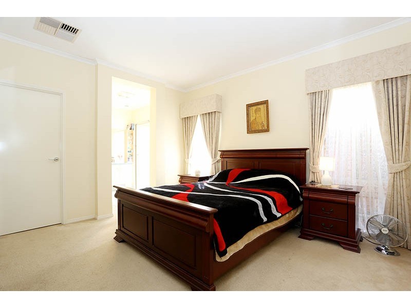 20 McCartney Drive, Narre Warren South VIC 3805