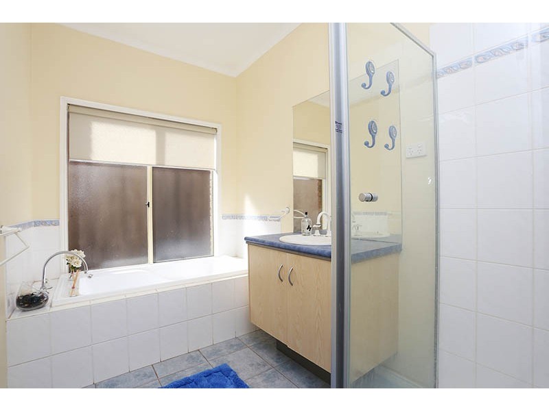 20 McCartney Drive, Narre Warren South VIC 3805