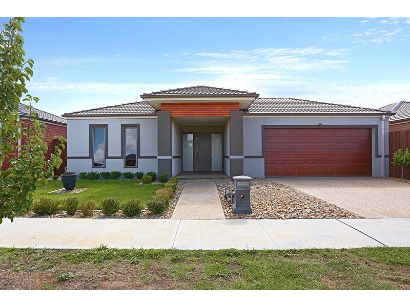 17 Cadillac Street, Cranbourne East VIC 3977