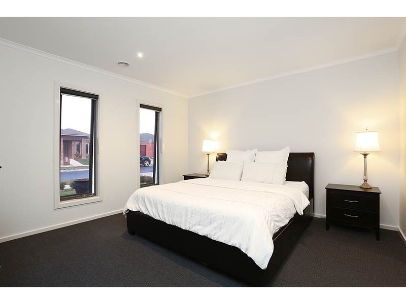 17 Cadillac Street, Cranbourne East VIC 3977