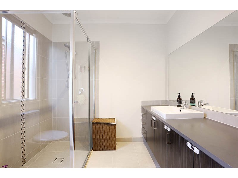 17 Cadillac Street, Cranbourne East VIC 3977