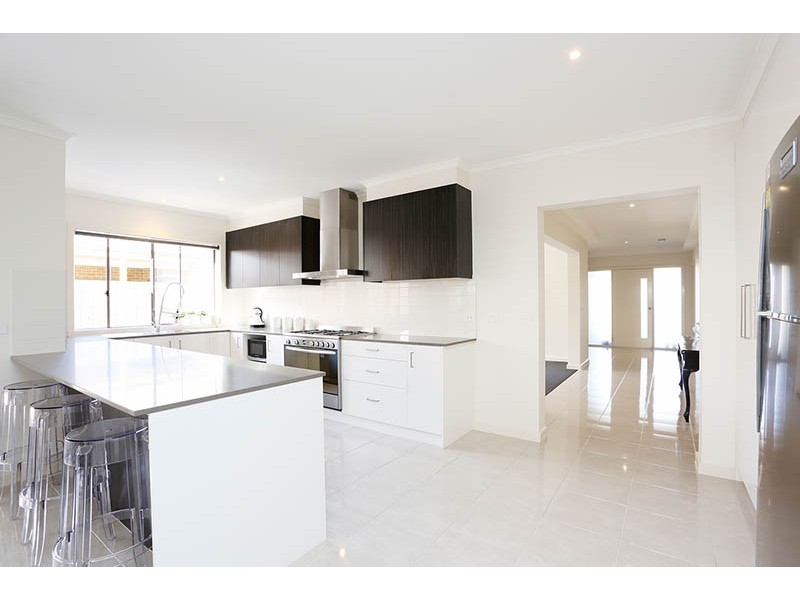 17 Cadillac Street, Cranbourne East VIC 3977