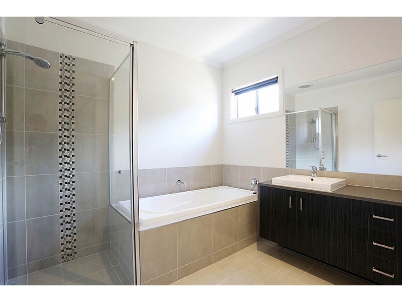 17 Cadillac Street, Cranbourne East VIC 3977