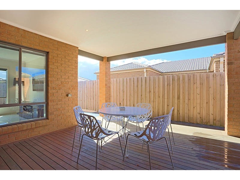 17 Cadillac Street, Cranbourne East VIC 3977