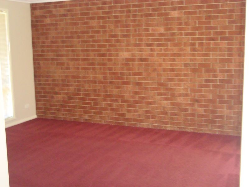 8 Hamilton Drive, Cranbourne North VIC 3977