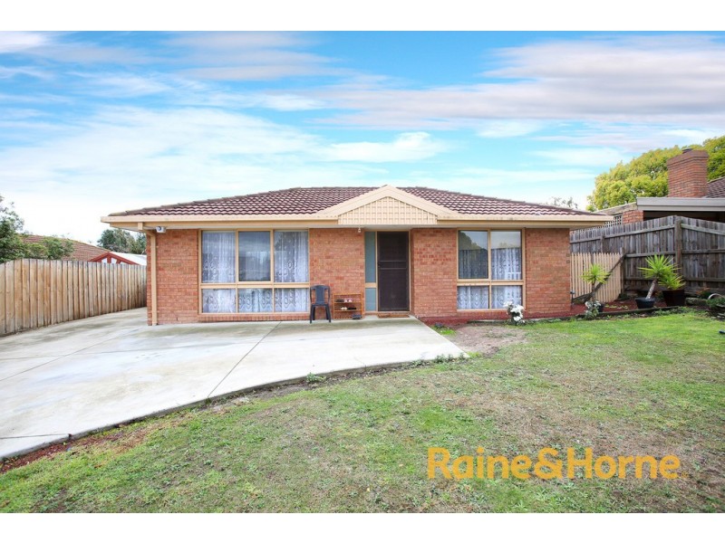 8 Fleetwood Drive, Narre Warren VIC 3805