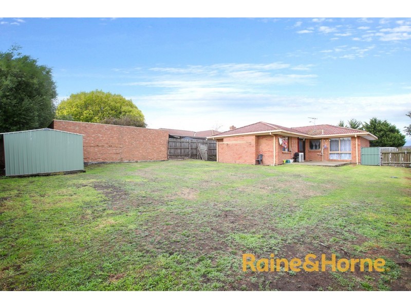 8 Fleetwood Drive, Narre Warren VIC 3805