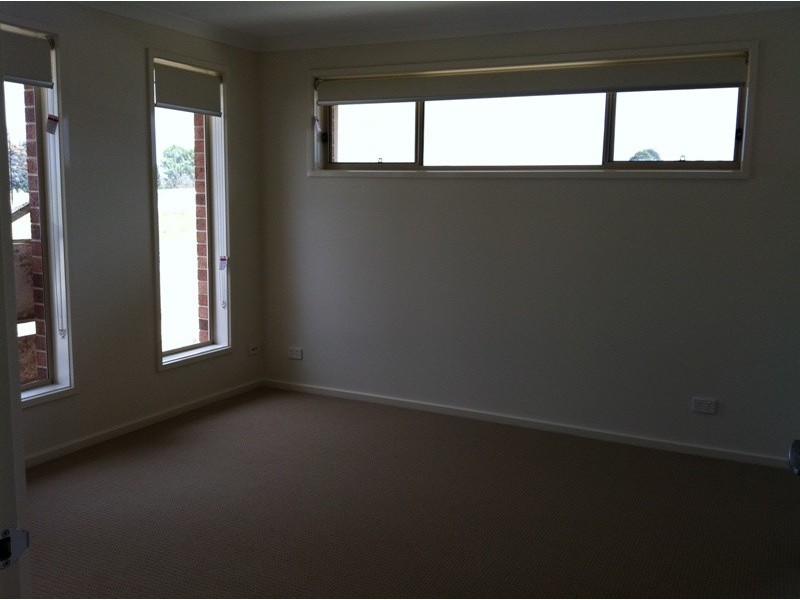 10 Jasmine Grove, Officer VIC 3809