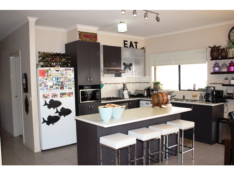 28 Merrowland Avenue, Cranbourne North VIC 3977