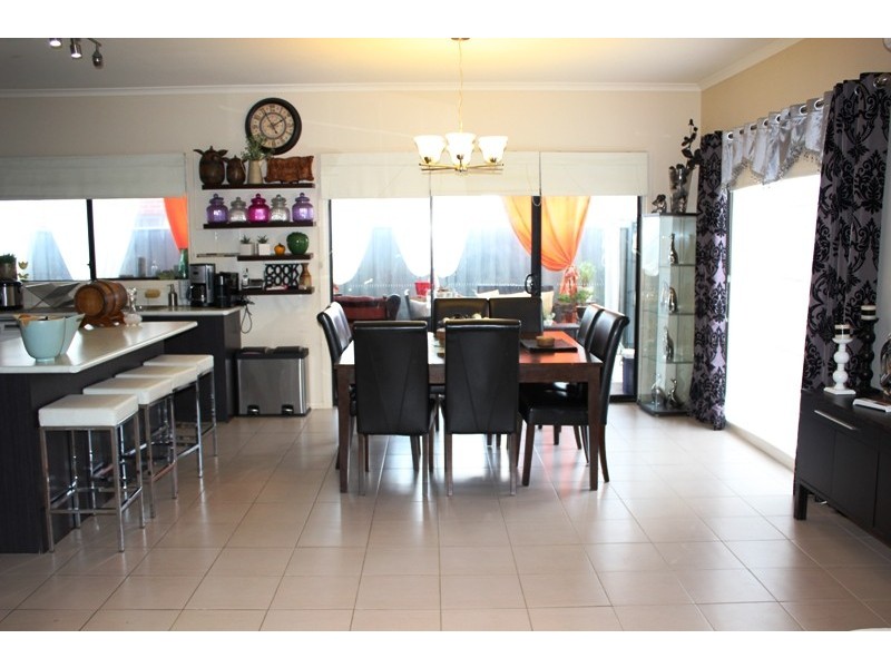 28 Merrowland Avenue, Cranbourne North VIC 3977