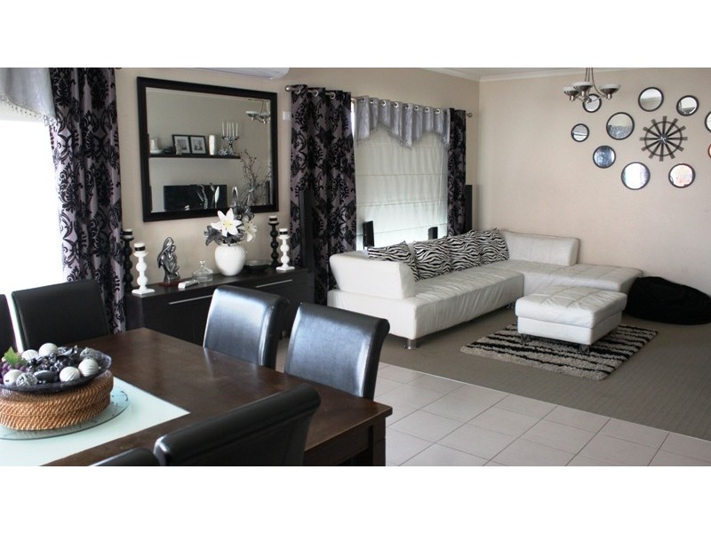 28 Merrowland Avenue, Cranbourne North VIC 3977