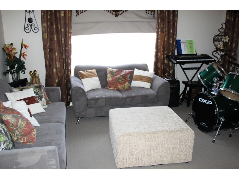 28 Merrowland Avenue, Cranbourne North VIC 3977