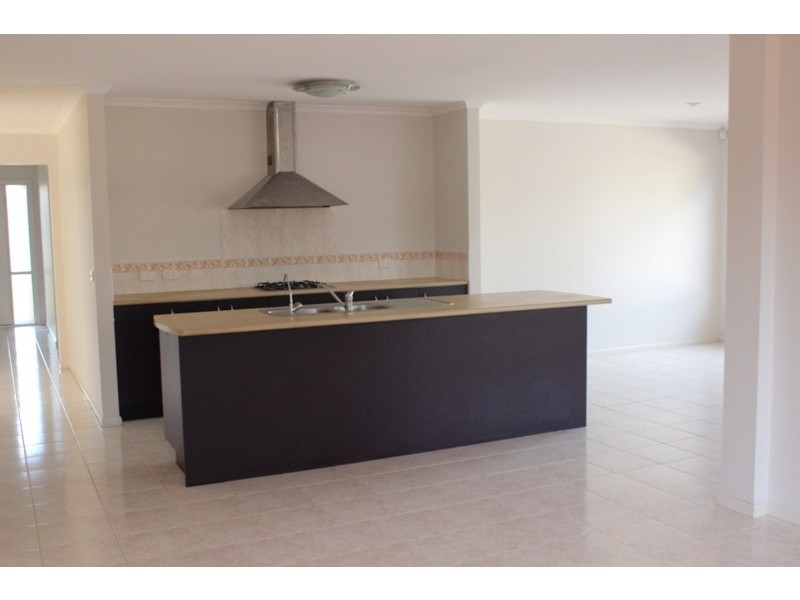 121 Seebeck Drive, Narre Warren South VIC 3805