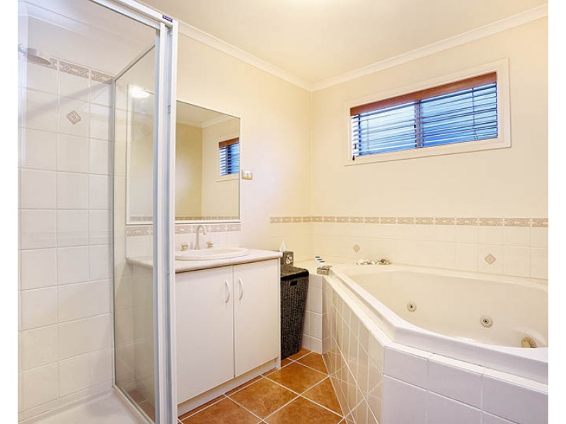 2 Lennon court, Narre Warren South VIC 3805