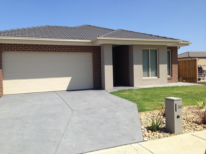 134 Mountainview Blvd, Cranbourne North VIC 3977