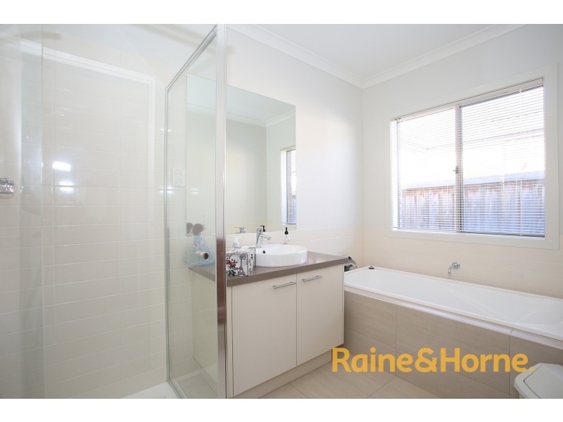 134 Mountainview Blvd, Cranbourne North VIC 3977
