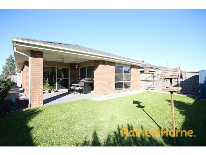 134 Mountainview Blvd, Cranbourne North VIC 3977
