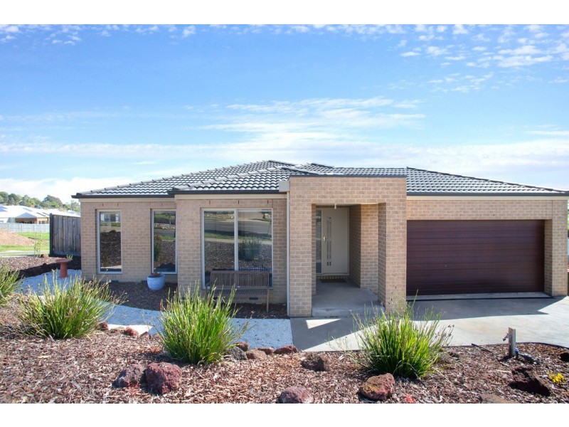 84 Jackson Drive, Drouin VIC 3818