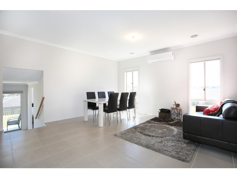 84 Jackson Drive, Drouin VIC 3818