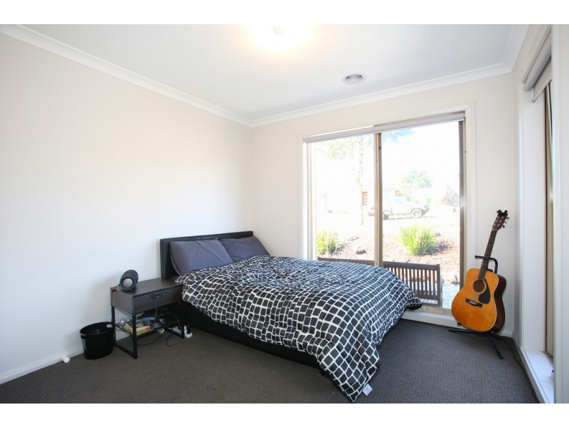 84 Jackson Drive, Drouin VIC 3818