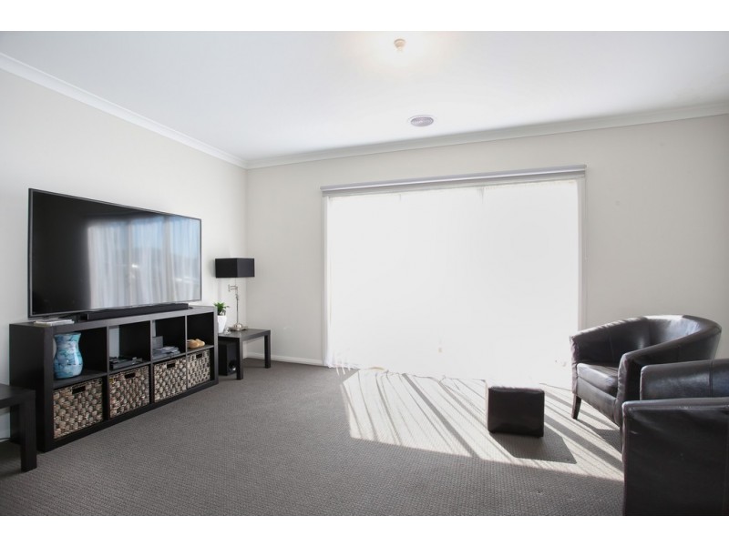 84 Jackson Drive, Drouin VIC 3818