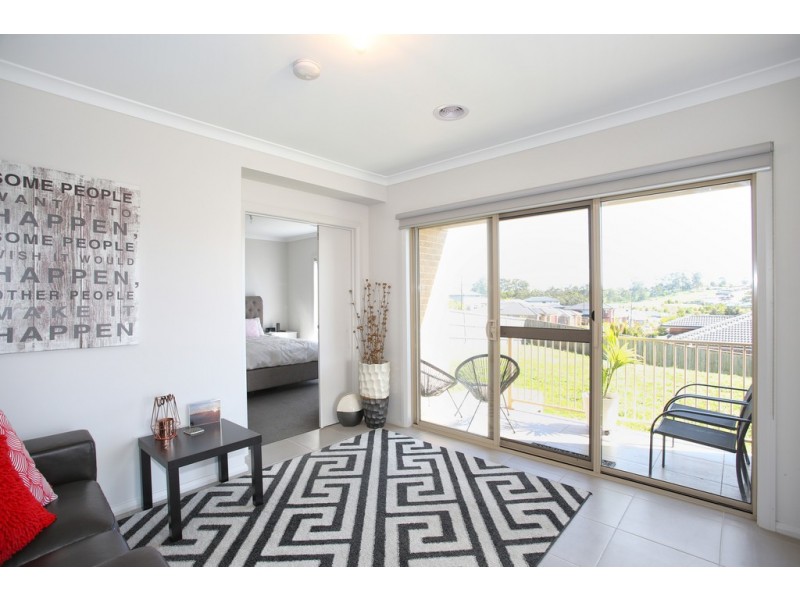 84 Jackson Drive, Drouin VIC 3818