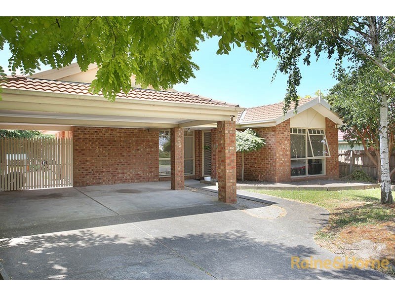 8 Gingham Place, Berwick VIC 3806