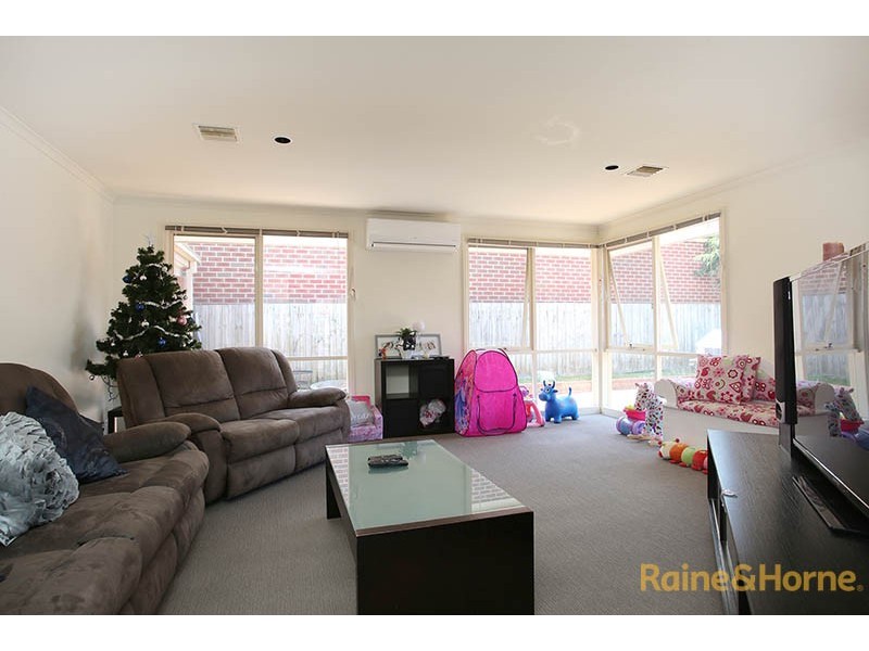 8 Gingham Place, Berwick VIC 3806