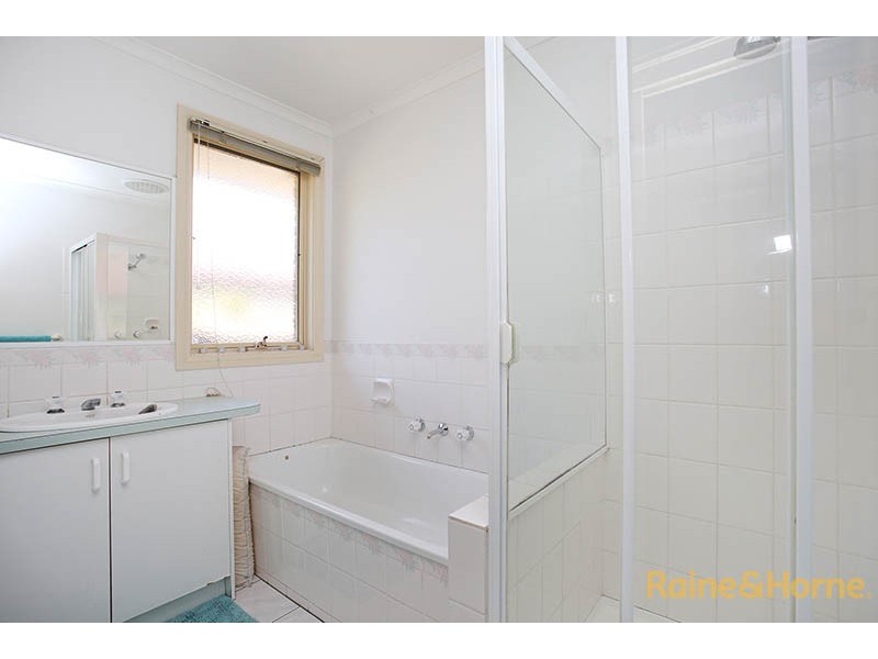 8 Gingham Place, Berwick VIC 3806