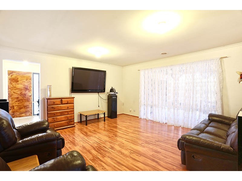 33 Stephellen Way, Cranbourne West VIC 3977